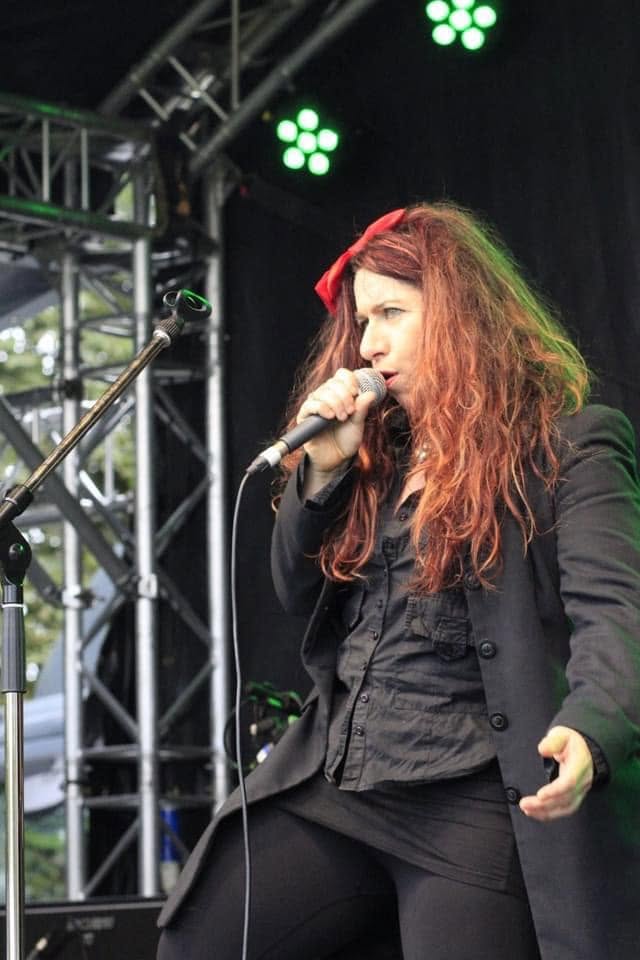 Cleo of 2HD performing live